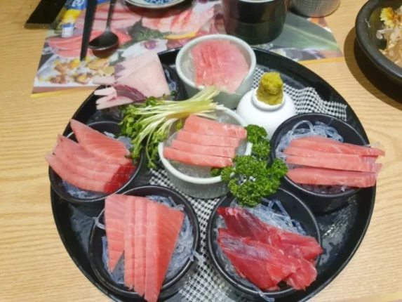 신용산역참치 커플끼리 친구까기 참다랑어 무한리필 즐길 수 있는 오성참치