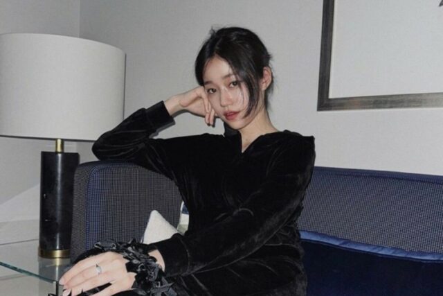 노윤서 발렌시아가 후드집업 펌프스 스트릿룩 시크해!