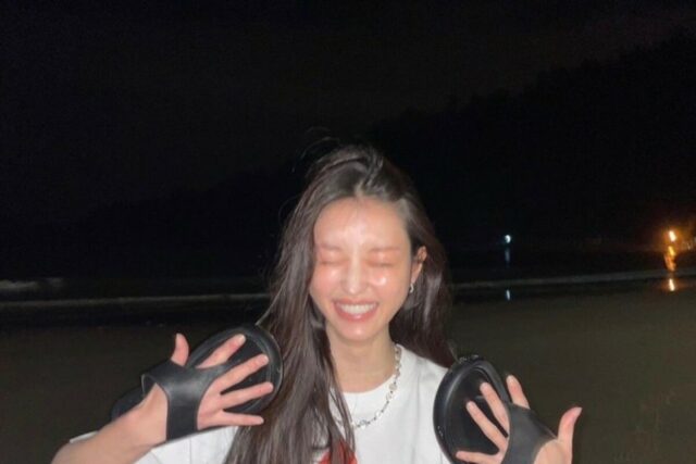 오마이걸 유아 미친 비율 사복패션 아디다스X구찌 반팔 티셔츠 가격은?