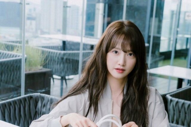 윤아 미우미우 아르카디 마틀라쎄 가방 청순하네!
