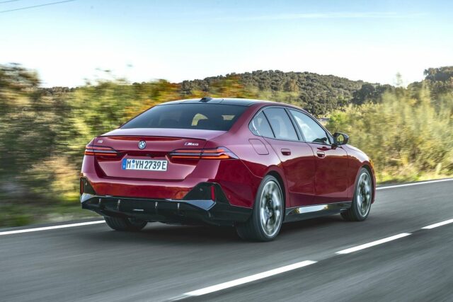 BMW, 독일서 고속도로 주행 보조 시스템 130km/h로 승인 “벤츠의 두 배 속도”