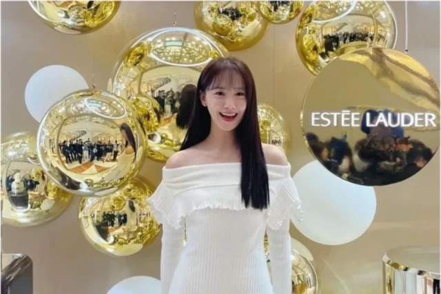 윤아 러블리한 오프숄더 원피스 어디 거?