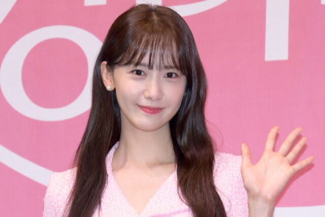킹더랜드 제작발표회 핑크빛 청순미모 윤아 패션 (SOONIL, 로저비비에)