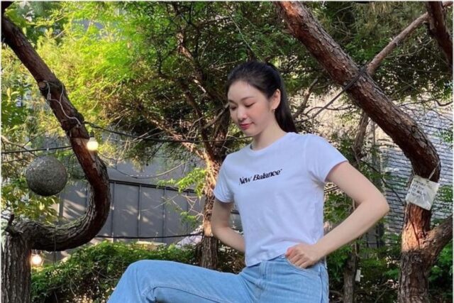 김연아 인스타 뉴발란스 운동화 & 반팔티 정보