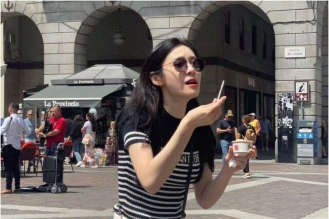 김연아 여행룩 디올 가방 신상 오벌 카메라백 가격은?