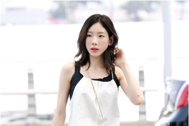 태연 공항패션 루이비통 신상 가방 마이크로 베니티 가격 정보