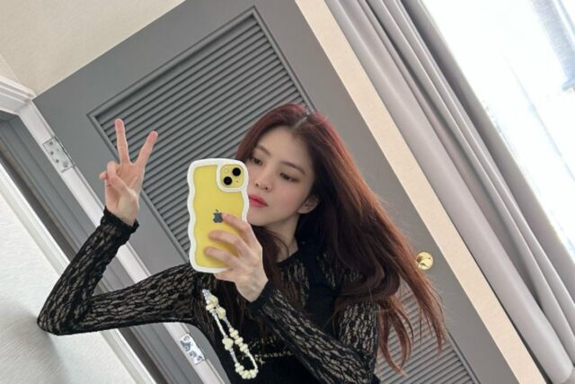 힙하다고 난리난 한소희 패션 모음 | 디올, 헤더먼트, 그로브, 컴아웃앤플레이