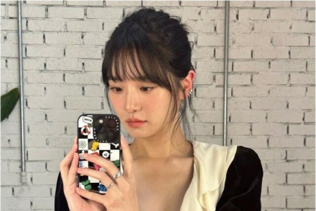 박규영 셀러브리티 제작발표회 블랙원피스 20대 하객룩으로 딱이야