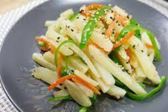 한국의 전통적인 요리 감자볶음 레시피