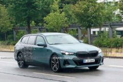 BMW 전기 왜건 ‘i5 투어링’ 스파이샷