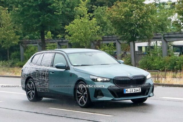 BMW 전기 왜건 ‘i5 투어링’ 스파이샷