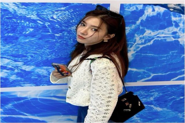 김소은 가방 에르메스 켈리 포쉐트 미니백 & 오아시스 샌들 코디
