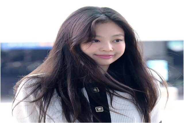 제니 공항패션 샤넬 원피스 가방 마린세르 운동화 정보
