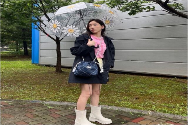 태연 비오는날패션 락피쉬 레인부츠 코트 & 스마일우산 정보