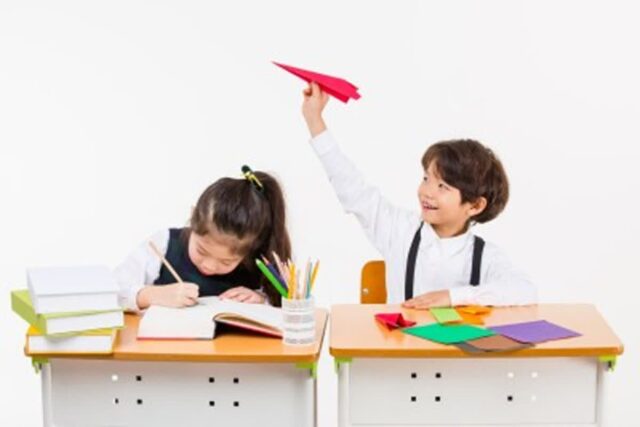 초등학교에서 유독 산만한 아이들 공통점, 어렸을 때 ‘이것’ 안 했다