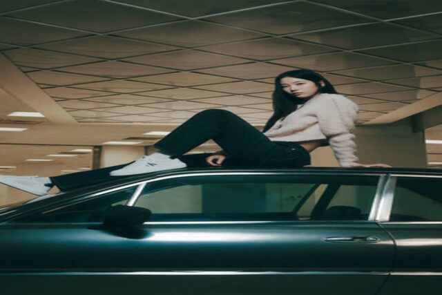 르세라핌 카즈하, 캘빈클라인과 함께한 FW 캠페인 화보 공개