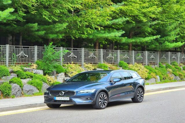 [시승기]답답한 일상 도심에 시원함 불어넣는 볼보 V60 크로스컨트리