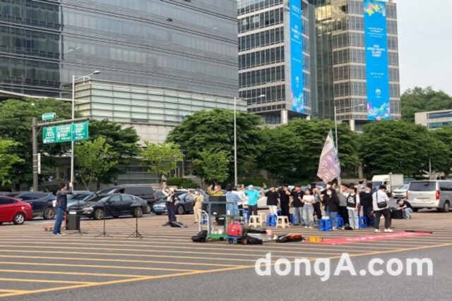 왕복 9차선 ‘안전지대’ 점거한 불법 집회… “시민 안전까지 위협하는 시위 근절해야”