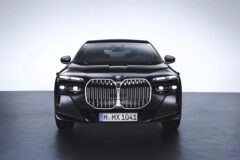 BMW ‘i7 프로텍션’, 최초의 방탄 럭셔리 전기 세단으로 공개