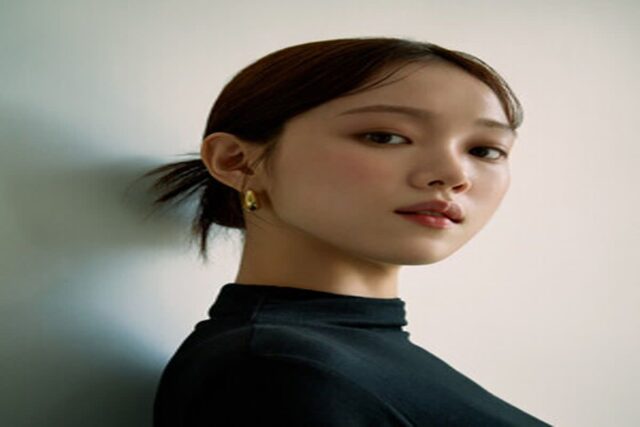 이성경, 차분한 매력의 가을 화보 공개