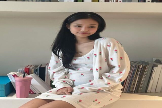 블랙핑크 제니 배리(Barrie) 캐시미어 가디건, 원피스, 자켓