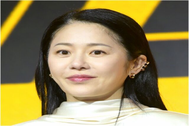 고현정 마스크걸 제작발표회 옷 블라우스 티파니앤코 귀걸이 이어커프 패션