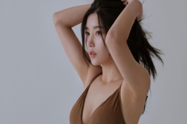 권은비, 언더웨어 화보 공개…놀라운 콜라병 몸매