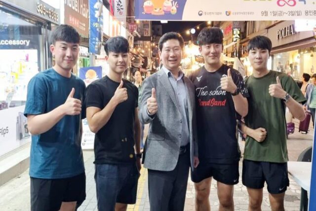 이상일 용인특례시장, 지난 1일 용인중앙시장 야시장 찾아 상인들과 소통