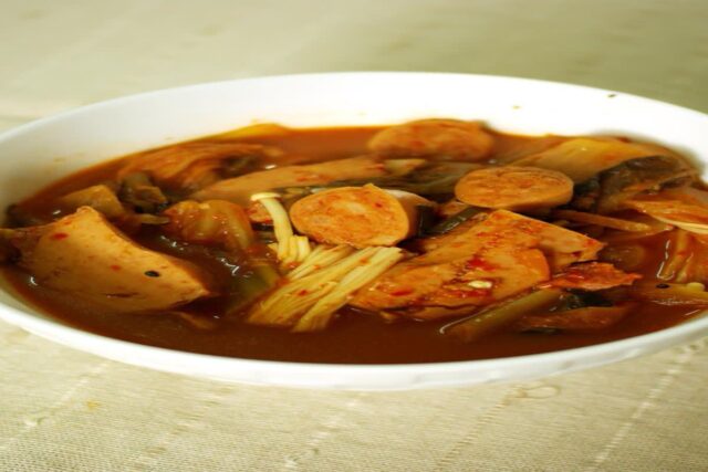 재료 간단한 소세지 스팸 김치찌개 맛있게 끓이는법