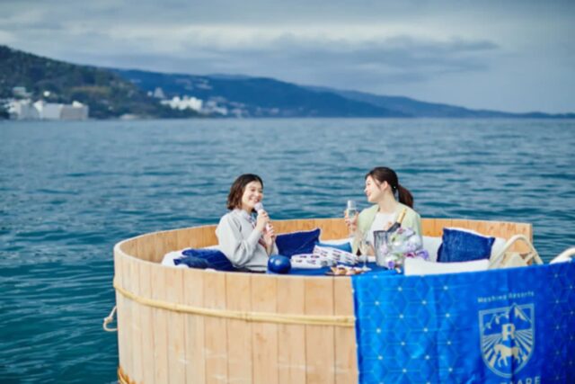 바다 한 가운데에서 열창… 일본 ‘히노끼 노래탕’ 등장
