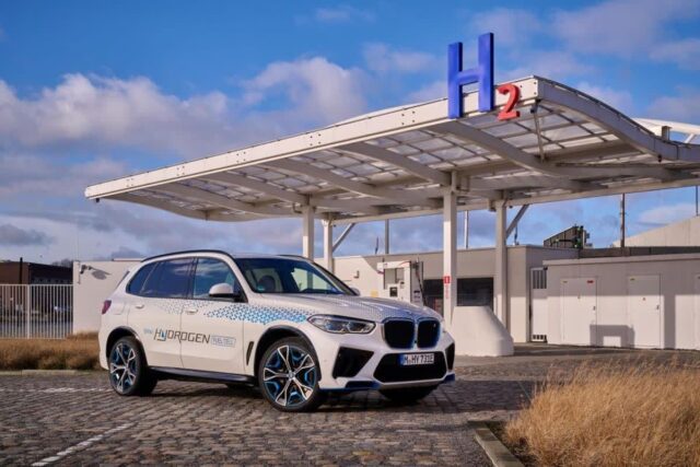BMW 혁신적인 수소연료전지 구동계 능력 갖춘 BMW iX5 하이드로젠 변화를 이끌다