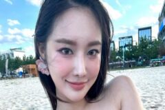 브브걸 민영, 늦여름 핫한 핑크 수영복 자태