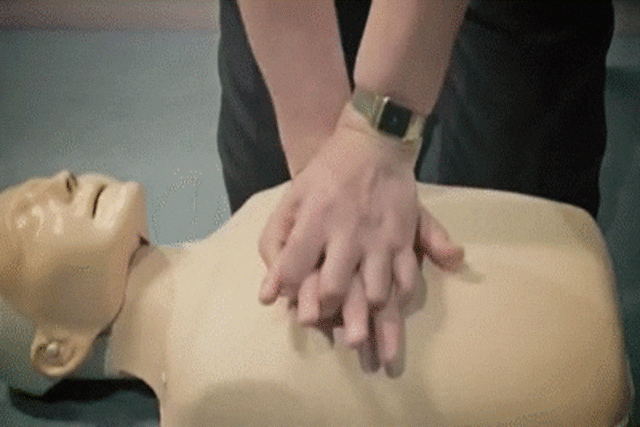 심폐소생술 CPR 순서, 위치부터 자동심장충격기 사용법까지!