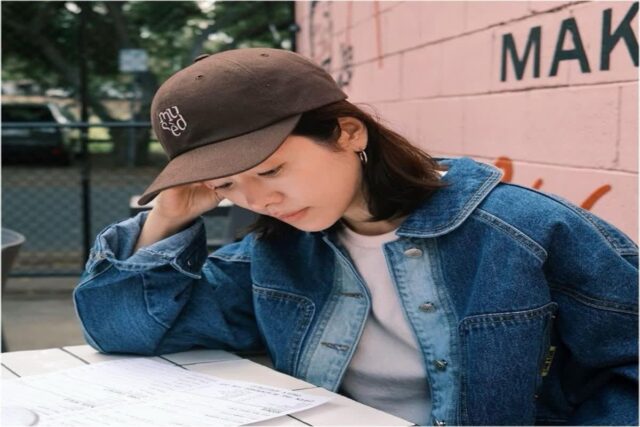 한지민 모자 4만원대 뮤제드 여자볼캡 코디