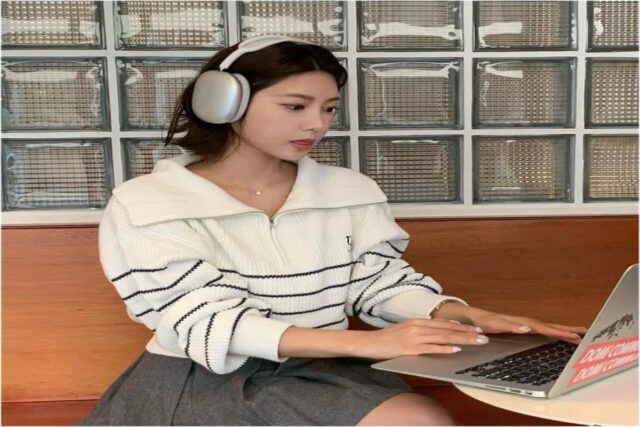 박나언 8만원대 하프집업 스트라이프 니트는 로씨로씨