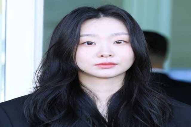 김다미 공항패션 보테가베네타 가방 스몰 홉 & 블랙 오버핏 자켓 코디