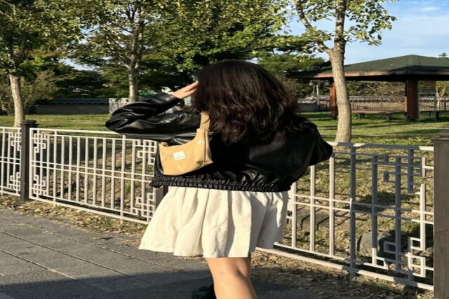 여자 가을 데일리룩 코디 에잇데이즈어위크 레더 점퍼, 부클 셔링 스커트 후기