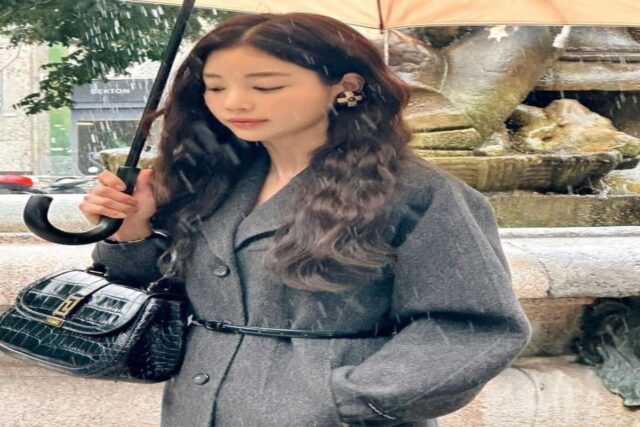 가을 여자 코트 코디. 기은세 옷 인스타그램 사복패션. 온앤온 23FW