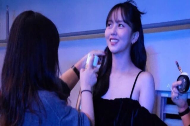 김소현, 벨벳 미니 드레스+레이스 스타킹…”블랙 요정”
