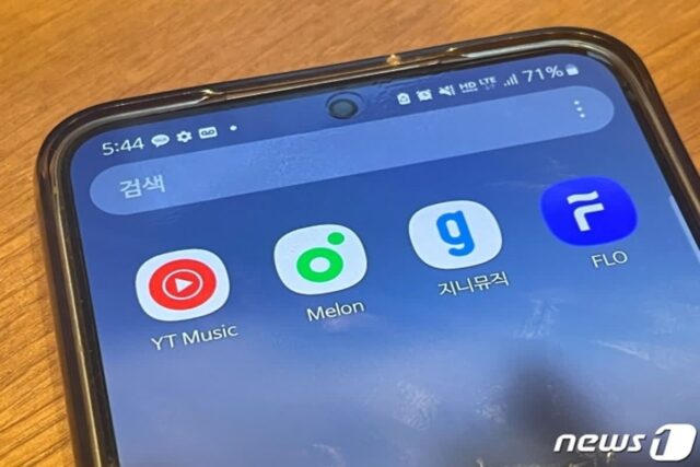 음악 스트리밍 이용자 55% “1년 넘어도, 안 갈아타요”