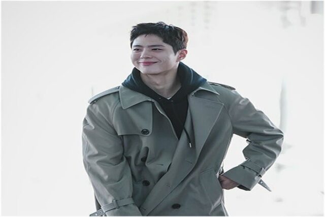 훈훈한 박보검 트렌치코트 공항패션 셀린느 트리오페 캔버스 토트백 가방 가격은?