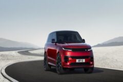 급류 뚫고 40도 경사 오른다…‘도전의 SUV’ 레인지로버 스포츠