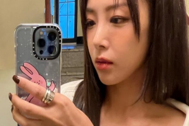 유빈, 은근한 란제리 노출로 섹시미 과시