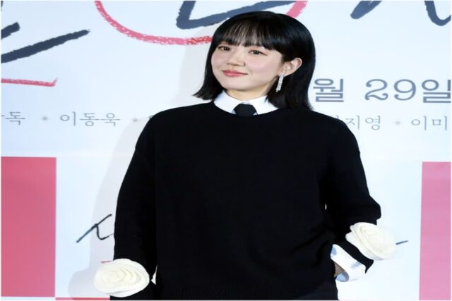 싱글 인 서울 제작발표회 임수정 옷 꽃 니트 스웨터는 발렌티노