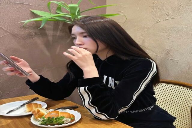 성해은 셀린느 크롭 후드티 가격은?