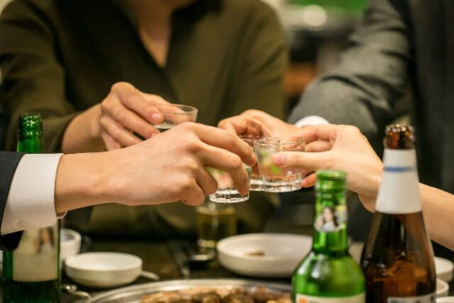 [헬스S] 연말 잦은 음주, 흡연 더하면 ‘이것’ 위험 35배 ↑