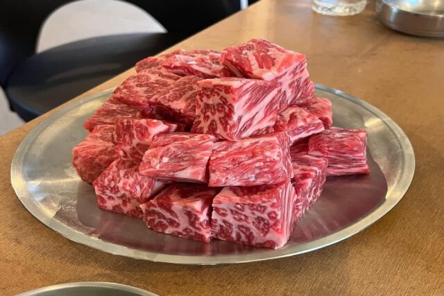 육즙이 팡팡 터지는 깍둑고기 맛집