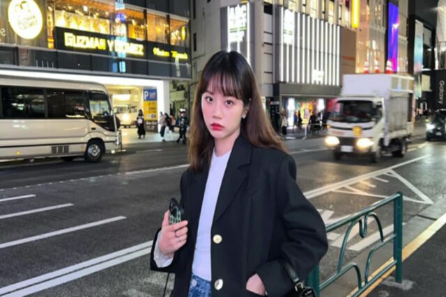 혜리, 시크한 거리 패션으로 ‘대학생 룩’ 완성…청춘의 아이콘