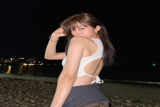 노윤서 인스타 애즈이프캘리 슬리브리스 크롭탑 여행룩!