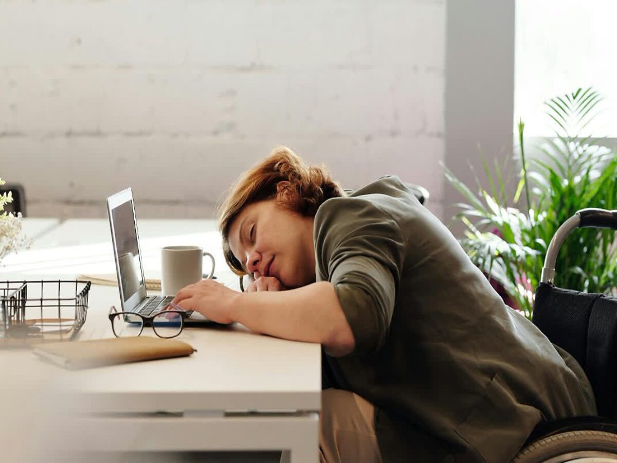 밥 먹고 나면 왜 졸음이 밀려올까?'이 음식'은 더 졸리다! | 3분건강상식